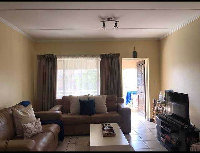 2 BEDROOM APARTMENT TO LET IN SUNNINGHILL
